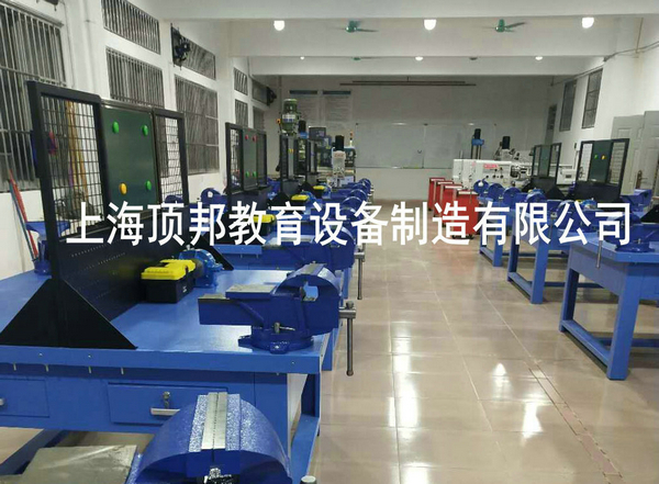 钳工工作台(图4) 钳工工作台(防护网B)
